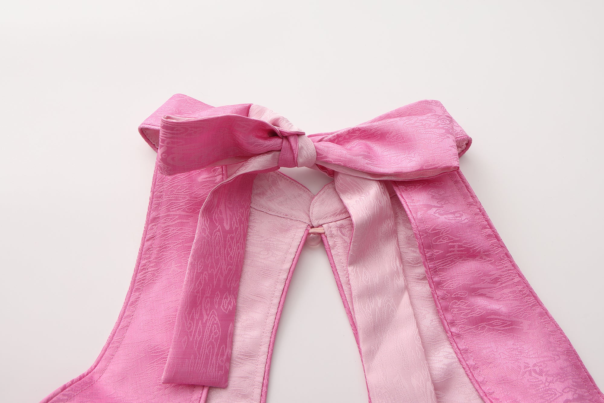 Xi Keyhole Reversible Tie-up Top Pink