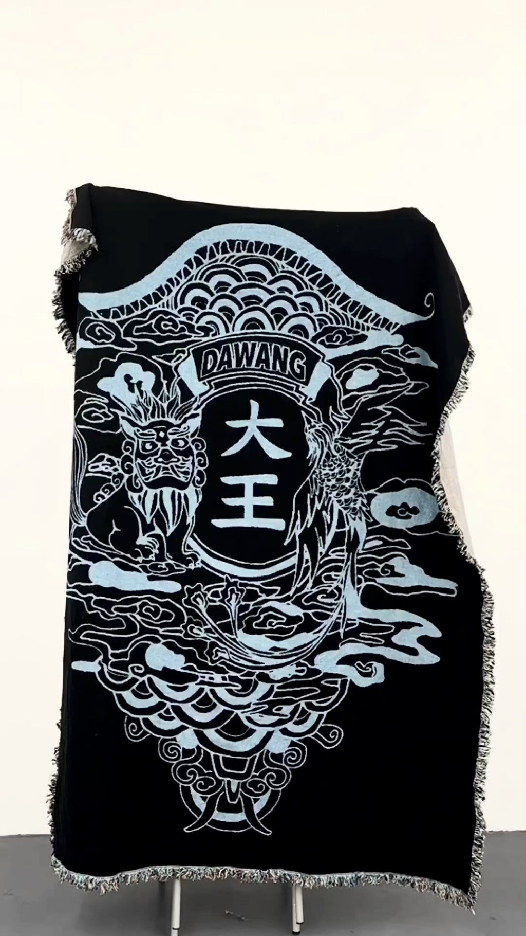DAWANG MénShén Motif Tapestry, video